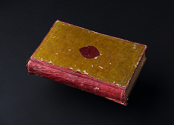 포토 JPG 해외이미지 디자인 교육 종이 백그라운드 패턴 텍스트 날씨 추상 미술 사람없음 책 독서 다이어리 검은색 어둠 손상 수확 골동품 덮개 얼룩 거친 역사 황금 도서관 가죽 오브젝트 질감 문서 복고 문학 페이지 양장본 스크래치 고립 구식 그런지 옛날 중고 해외포토 컬러 컨셉 무늬 농업 문화예술 사무용품 뚜껑 파일형식 이미지허브