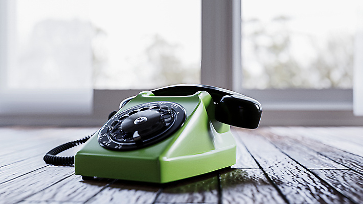 포토 JPG 해외이미지 통신 실내 사람없음 3D 골동품 클래식 전화기 오브젝트 수화기 복고 나무바닥 다이얼 구식 스타일 해외포토 컨셉 바닥 내부 디지털합성 파일형식 이미지허브