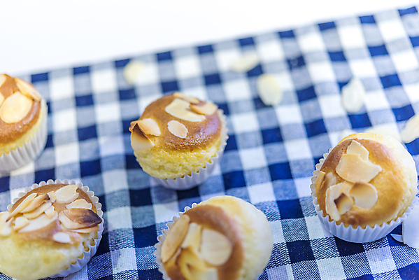 포토 JPG 해외이미지 접시 종이 커피 음식 빵 백그라운드 컨셉 과일 디저트 치즈 거리 요리 사람없음 컵 갈색 파티 케이크 초콜릿 얼음 식사 빵집 축하 신선 시장 달콤 맛 아침식사 컵케이크 밀 굽기 먹기 유기농 시골집 밀가루 머핀 아몬드 스펀지 페스츄리 핸드메이드 해외포토 자연요소 식기 웰빙 음료 컬러 모션 유제품 곡류 주택 이벤트 상점 견과류 가루 구이 파일형식 이미지허브