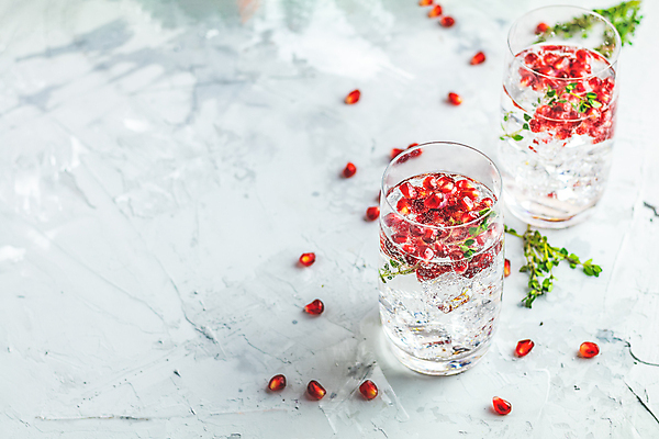 포토 JPG 해외이미지 사람없음 컵 물 허브 흰배경 석류 석류알 카피스페이스 인퓨즈드워터 해외포토 자연요소 식물 식기 백그라운드 과일 공백 흰색 파일형식 이미지허브