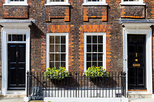 포토 JPG 해외이미지 전통 라이프스타일 영어 외관 유럽 문화 벽 백그라운드 건축양식 창문 하늘 지붕 벽돌 영국 잉글랜드 거리 주택 사람없음 건물 빨간색 문 흰색 도시 재산 플랫 런던 정사각형 지역 커뮤니티 타운 연립주택 개발 교외 빅토리아 옛날 줄서기 진짜 해외포토 도형 문자 건축물 건축 나라 컬러 모션 생활 금융 파일형식 이미지허브