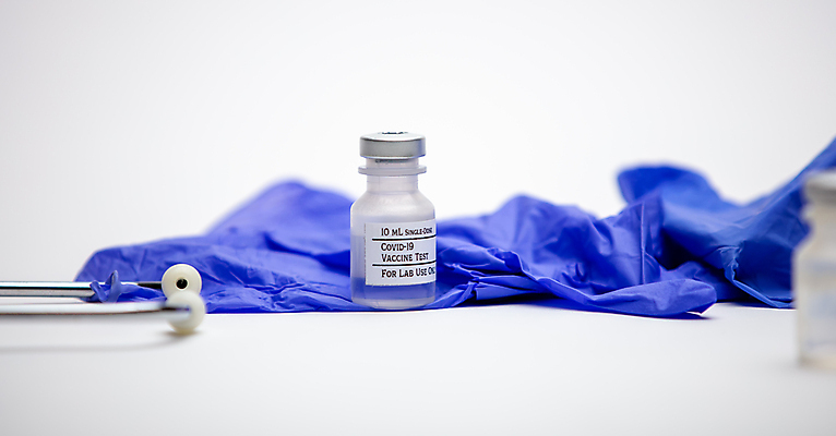 포토 JPG 해외이미지 장갑 청진기 의료기기 유리병 건강 실험 안전 사람없음 치료 파란색 약 건강관리 흰색 바이러스 보호 질병 감염 고무 고립 돌봄 백신 복용 예방접종 해외포토 잡화 컬러 컨셉 의학 모션 병_용기 관리 접종 파일형식 이미지허브