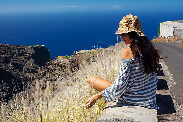 포토 JPG 해외이미지 백인 응시 여자 도로 바다 섬 자연 하늘 휴가 열대 파노라마 한명 사람 앉기 풍경 성인 물 파란색 컬러풀 평화 트래킹 하이킹 자유 탐험 우아함 고도 조경 밀짚 절정 성인여자만 수평선 해외포토 자연요소 서양인 1 시선 길 컬러 컨셉 교통시설 모션 레저 촬영기법 짚 생태계 여자만 성인만 파일형식 이미지허브