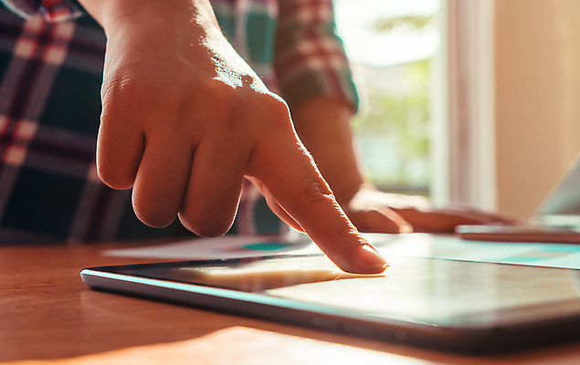 포토 JPG 해외이미지 직업 손 인터넷 비즈니스 통신 손가락 모바일 설계 노동자 직장 사람 사람없음 금융 스마트폰 핸드폰 컴퓨터 사무실 알약 디지털 스크린 자료 터치 작업 비즈니스맨 무선전화기 보고서 해외포토 남자 컨셉 회사 신체부위 경제 전자제품 스마트기기 약 직장인 전화기 파일형식 이미지허브