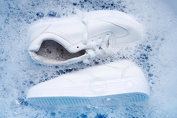 포토 JPG 해외이미지 운동화 사람없음 빨래 파란배경 비누거품 해외포토 백그라운드 신발 가사 파란색 거품 파일형식 이미지허브