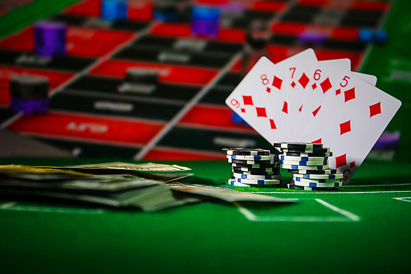 포토 JPG 해외이미지 사람없음 아웃포커스 트럼프 포커칩 도박 소프트포커스 카지노 포커 해외포토 촬영기법 놀이용품 게임 파일형식 이미지허브