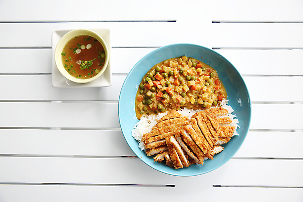 포토 JPG 해외이미지 실내 사람없음 하이앵글 돈가스 흰배경 카레 장국 일본음식 카레돈가스 해외포토 음식 뷰포인트 백그라운드 내부 흰색 커틀릿 국 파일형식 이미지허브