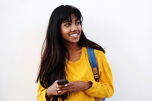 포토 JPG 해외이미지 1 학생 라이프스타일 응시 여자 행복 얼굴 벽 백그라운드 가방 텍스트 모바일 한명 미소 사람 동양인 인종 성인 스마트폰 유행 흰색 표현 잡기 도시 시원함 인도인 전화기 스마트 어깨 대학교 고립 스타일 해외포토 외국인 시선 잡화 감정 컬러 컨셉 학교 모션 표정 생활 신체부위 핸드폰 스마트기기 파일형식 이미지허브