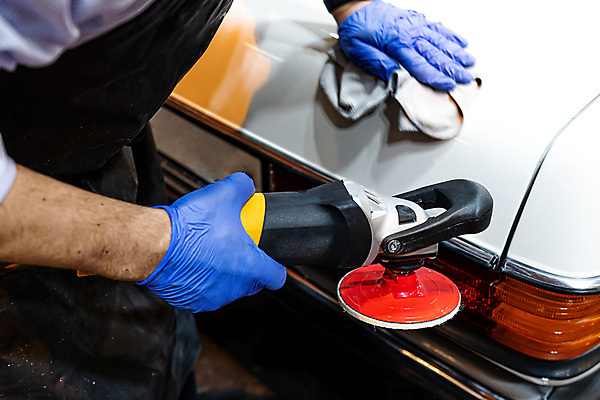 포토 JPG 해외이미지 남자 자동차 한명 상반신 성인 옆모습 공구 잡기 닦기 세차 성인남자한명만 해외포토 1 육상교통 뷰포인트 모션 사람 도구 남자한명만 성인남자만 파일형식 이미지허브