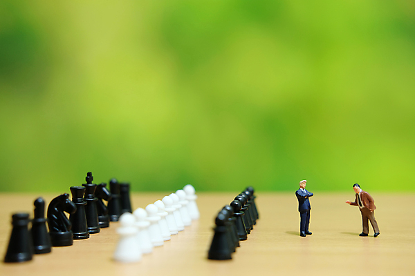 포토 JPG 해외이미지 직업 응시 조각 백그라운드 컨셉 생각 비즈니스 모션 유리 성공 돋보기 아이디어 서기 사람 경기 사람없음 금융 사무실 숫자 힘 경쟁 미니어처 도전 게임 비즈니스맨 수비 체스말 체스 계획 대표 검색 리더 싸움 체스판 전략 경영 정치 해외포토 문자 시선 남자 스포츠 재질 놀이 경제 모형 말_게임 직장인 파일형식 이미지허브