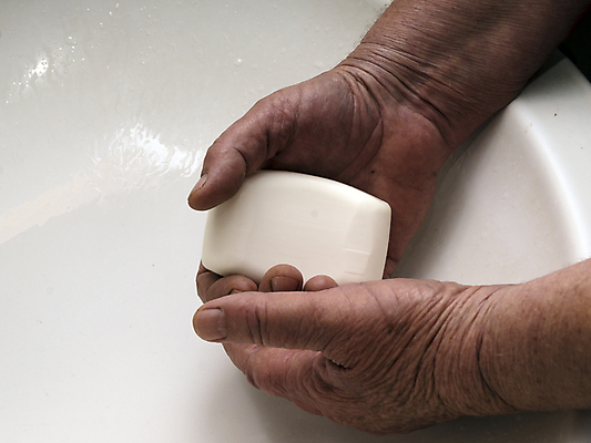 포토 JPG 해외이미지 손 손가락 호텔 주택 건조 따뜻함 관리 사람 사람없음 물 달리기 목욕 터치 추위 욕실 업무 뜨거움 바이러스 빨래 싱크대 수도꼭지 콘도 온도 위생관리 해외포토 자연요소 가사 모션 숙소 건물 신체부위 청결 작업 개수대 파일형식 이미지허브