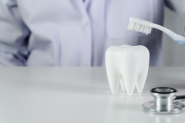 포토 JPG 해외이미지 아이콘 모델 직업 손 백그라운드 컨셉 건강 치과 병원 사람 사람없음 치료 파란색 세트 사무실 약 거울 장비 흰색 기구 도구 공구 잡기 붓 입 치아 보호 칫솔 심볼 오브젝트 사인 치과의사 쇼 돌봄 위생관리 치아교정 해외포토 컬러 비즈니스 의학 모션 관리 신체부위 위생용품 의사 소화기관 교정 파일형식 이미지허브