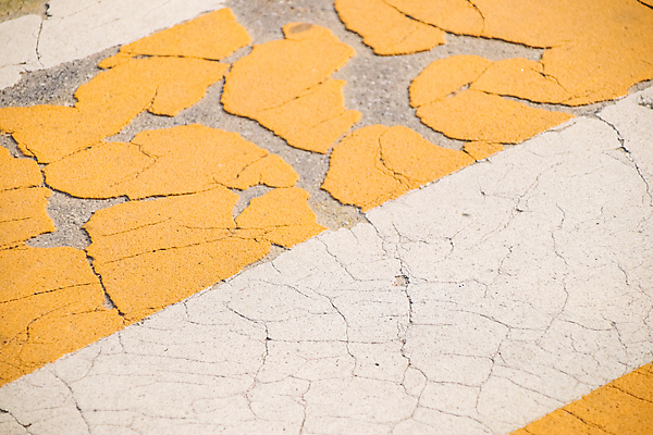 포토 JPG 해외이미지 도로 선 백그라운드 무늬 패턴 교통시설 표면 추상 거리 안전 사람없음 컬러풀 노란색 검은색 페인트 줄무늬 회색 흰색 도시 거친 고속도로 보행자 보행로 횡단보도 아스팔트 방향 심볼 묘사 흔적 사인 질감 얼룩말 건너기 방법 해외포토 길 컬러 교통 모션 말_동물 시설 파일형식 이미지허브