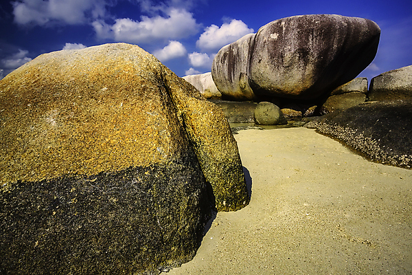 포토 JPG 해외이미지 구름 아시아 모래 바다 섬 여행 자연 하늘 휴가 풍경 사람없음 야외 가로 물 여름 파란색 뷰티 맑음 바위 시골 그룹 큼 인도네시아 장면 내추럴 많음 해외포토 자연요소 계절 나라 컬러 컨셉 날씨 돌_바위 크기 생태계 파일형식 이미지허브