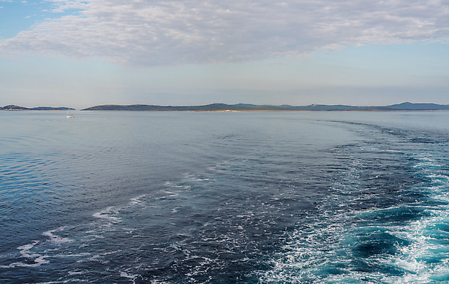 포토 JPG 해외이미지 파도 바다 섬 여행 자연 하늘 아침 휴가 파노라마 풍경 사람없음 물 평화 일출 새벽 크루즈 지중해 크로아티아 되감기 수평선 해외포토 주간 자연요소 유럽 컨셉 배_교통 촬영기법 노을 생태계 파일형식 이미지허브