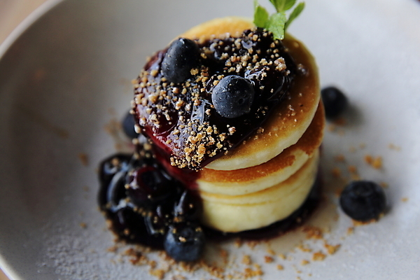 포토 JPG 해외이미지 접시 디저트 실내 사람없음 달콤 민트 블루베리 팬케이크 과일잼 수플레 해외포토 식기 음식 과일 내부 케이크 맛 잼 허브 파일형식 이미지허브