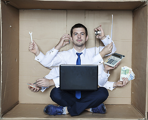 포토 JPG 해외이미지 전신 백인 남자 한명 성인 앞모습 노트북 상자 사무실 업무 비즈니스맨 가부좌 갇힘 답답함 성인남자한명만 해외포토 서양인 1 뷰포인트 비즈니스 모션 사람 앉기 전자제품 작업 직장인 감각 남자한명만 성인남자만 파일형식 이미지허브