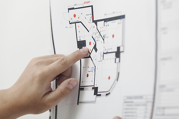 포토 JPG 해외이미지 손 디자인 남자 컨셉 비즈니스 건축양식 새로움 아파트 주택 아이디어 사람 사람없음 내부 그래픽 스터디 공책 방 흰색 작업 그리기 엔지니어 플랫 계획 인쇄 건축가 토론 디자이너 스케치 그림 윤곽 공학 개발 프로젝트 해외포토 직업 교육 건축 컬러 모션 문구용품 미술 건물 신체부위 학습 기술자 파일형식 이미지허브