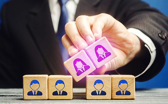 포토 JPG 해외이미지 손 남자 비즈니스 협력 사람모양 한명 정장 상반신 성인 여러개 잡기 성인남자한명만 나무블록 해외포토 모양 1 옷 다수 모션 사람 목재 신체부위 블록 남자한명만 성인남자만 파일형식 이미지허브