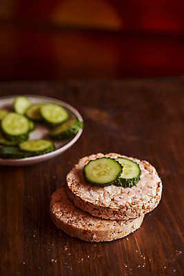 포토 JPG 해외이미지 1 음식 조각 자연 건강 종류 사람없음 우주 금지 껍질 흰색 낟알 밀 굽기 오브젝트 흰배경 슬라이스 덩어리 점심식사 제빵사 탄수화물 카피스페이스 해외포토 직업 컬러 백그라운드 곡류 식사 공백 구이 생태계 파일형식 이미지허브