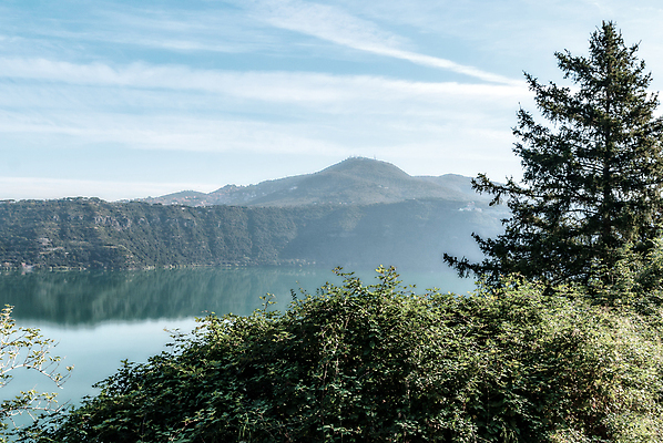 포토 JPG 해외이미지 모양 나무 식물 꽃 유럽 호수 여행 백그라운드 자연 하늘 산 주택 파노라마 풍경 사람없음 빨간색 물 파란색 관광지 마을 맑음 이탈리아 시골 원형 숲 로마 언덕 화산 택시 내추럴 로마인 해외포토 자연요소 도형 나라 컬러 승용차 자동차 날씨 촬영기법 인종 건물 생태계 파일형식 이미지허브