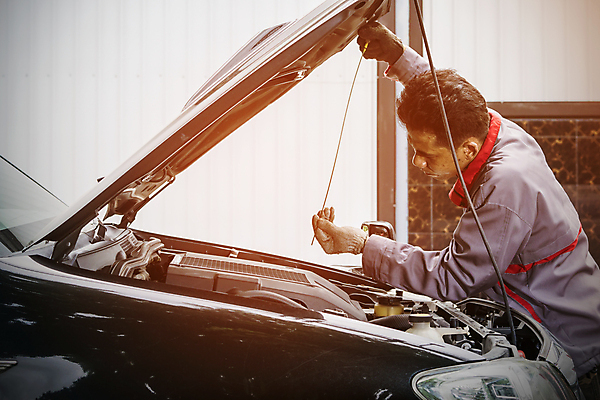 포토 JPG 해외이미지 직업 손 남자 산업 백그라운드 부분 교통시설 자동차 노동자 한명 사람 파란색 상점 공구 작업 막대기 작업실 변화 수리 역 서비스 엔진 정비공 모터 유지 자동 차고 해외포토 1 육상교통 컬러 교통 컨셉 신체부위 도구 기술자 시설 파일형식 이미지허브