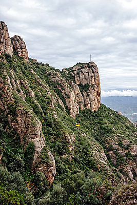 포토 JPG 해외이미지 유럽 종교 문화 여행 건축양식 자연 하늘 산 사람 풍경 사람없음 건물 초록색 산타클로스 교회 스페인 마리아 수도원 바르셀로나 수녀원 해외포토 건축물 건축 나라 컬러 크리스마스 종교건축 생태계 파일형식 이미지허브