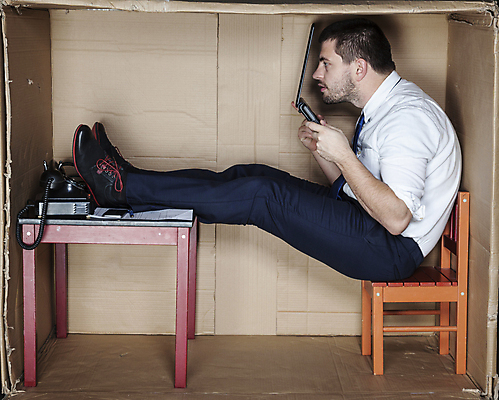 포토 JPG 해외이미지 전신 백인 남자 의자 탁자 한명 앉기 성인 옆모습 노트북 상자 사무실 업무 비즈니스맨 전화기 갇힘 답답함 성인남자한명만 해외포토 서양인 1 뷰포인트 가구 비즈니스 모션 사람 전자제품 작업 직장인 감각 남자한명만 성인남자만 파일형식 이미지허브