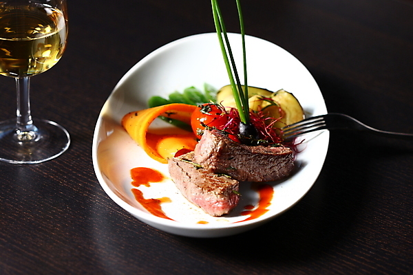 포토 JPG 해외이미지 접시 음료 음식 백그라운드 채소 유리 탁자 건강 육류 스테이크 요리 비프스테이크 사람없음 목재 빨간색 파티 와인 검은색 식사 저녁식사 소고기 날짜 그릴 정상 바비큐 자르기 굽기 유기농 슬라이스 소금 후추 로즈메리 등심 해외포토 나무 식기 웰빙 컬러 가구 식재료 재료 모션 재질 주방용품 주류 서양음식 이벤트 구이 허브 향신료 파일형식 이미지허브