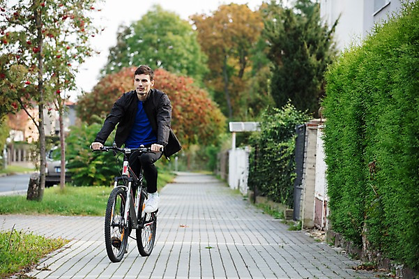 포토 JPG 주간 전신 서양인 외국인 라이프스타일 응시 남자 길 맨라이프 건강 한명 사람 20대 성인 취미 야외 앞모습 운동 자전거 승차 체코 라이딩 성인남자한명만 국내포토 자연요소 1 시선 유럽 뷰포인트 모션 인종 청년 생활 바이크 남자한명만 성인남자만 파일형식