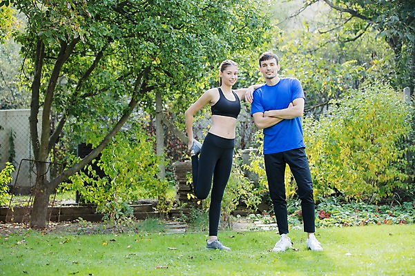 포토 JPG 주간 전신 서양인 외국인 라이프스타일 커플 응시 공원 여자 남자 요가 미소 사람 잔디 20대 성인 취미 야외 두명 앞모습 운동 팔짱 기댐 스트레칭 요가복 체코 다리들기 성인만 국내포토 자연요소 식물 웰빙 시선 공공시설 유럽 뷰포인트 관계 모션 표정 건강 인종 청년 생활 운동복 파일형식