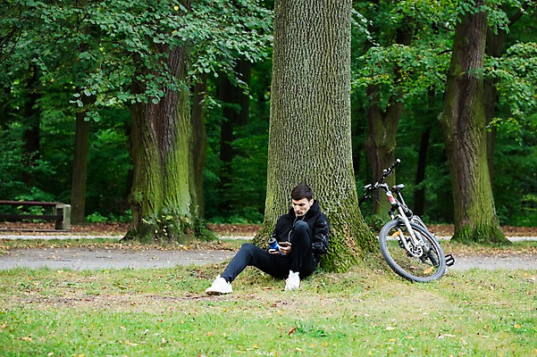 포토 JPG 주간 전신 서양인 외국인 라이프스타일 공원 남자 여유 맨라이프 이어폰 휴식 한명 사람 앉기 20대 성인 취미 야외 앞모습 운동복 운동 자전거 기댐 음악감상 숲 물병 나무기둥 체코 성인남자한명만 국내포토 자연요소 1 옷 공공시설 감정 유럽 뷰포인트 음향기기 컨셉 모션 건강 인종 청년 생활 바이크 감상 물통 남자한명만 성인남자만 파일형식