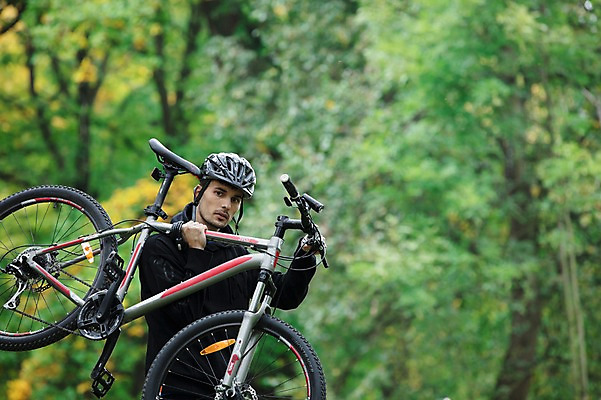포토 JPG 주간 서양인 외국인 라이프스타일 응시 공원 남자 맨라이프 한명 들기 사람 상반신 20대 성인 취미 야외 옆모습 운동복 운동 자전거 숲 헬멧 체코 성인남자한명만 국내포토 자연요소 1 시선 옷 공공시설 유럽 뷰포인트 모션 건강 인종 청년 생활 바이크 보호장비 남자한명만 성인남자만 파일형식