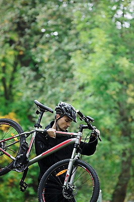 포토 JPG 주간 서양인 외국인 라이프스타일 응시 공원 남자 맨라이프 한명 들기 사람 상반신 20대 성인 취미 야외 옆모습 운동복 운동 걷기 자전거 숲 헬멧 체코 성인남자한명만 국내포토 자연요소 1 시선 옷 공공시설 유럽 뷰포인트 모션 건강 인종 청년 생활 바이크 보호장비 남자한명만 성인남자만 파일형식
