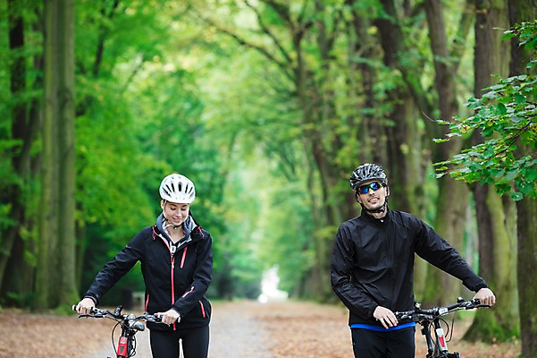 포토 JPG 주간 서양인 외국인 라이프스타일 커플 공원 여자 남자 미소 사람 상반신 20대 성인 취미 야외 두명 앞모습 운동복 선글라스 운동 걷기 자전거 숲 헬멧 체코 성인만 국내포토 자연요소 옷 공공시설 유럽 안경 뷰포인트 관계 모션 표정 건강 인종 청년 생활 바이크 보호장비 파일형식
