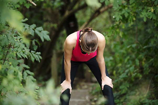 포토 JPG 주간 서양인 외국인 우먼라이프 라이프스타일 공원 여자 휴식 한명 사람 상반신 20대 성인 취미 야외 앞모습 운동복 운동 헤드셋 숲 체코 성인여자한명만 국내포토 자연요소 1 옷 공공시설 유럽 뷰포인트 음향기기 컨셉 건강 인종 청년 생활 헤드폰 여자한명만 성인여자만 파일형식