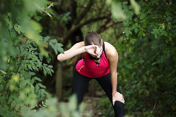 포토 JPG 주간 서양인 외국인 우먼라이프 라이프스타일 공원 여자 휴식 한명 사람 상반신 20대 성인 취미 야외 앞모습 운동복 운동 헤드셋 숲 땀 체코 닦기 성인여자한명만 국내포토 자연요소 1 옷 공공시설 유럽 뷰포인트 음향기기 컨셉 모션 건강 인종 청년 생활 헤드폰 여자한명만 성인여자만 파일형식