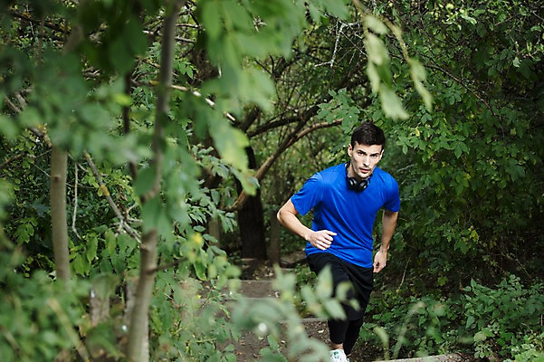 포토 JPG 주간 전신 서양인 외국인 라이프스타일 응시 공원 남자 맨라이프 한명 사람 20대 성인 취미 야외 앞모습 운동복 달리기 운동 계단 헤드셋 숲 오르기 체코 성인남자한명만 국내포토 자연요소 1 시선 옷 공공시설 유럽 뷰포인트 음향기기 모션 건강 인종 청년 생활 헤드폰 남자한명만 성인남자만 파일형식
