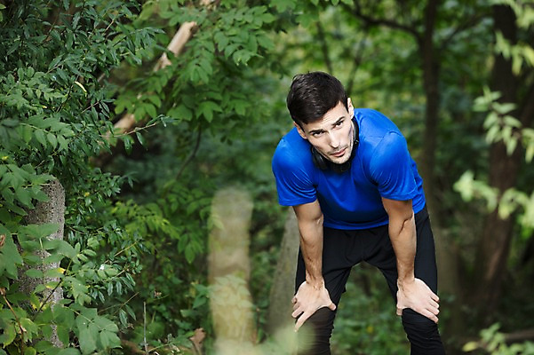 포토 JPG 주간 서양인 외국인 라이프스타일 응시 공원 남자 맨라이프 휴식 한명 사람 상반신 20대 성인 취미 야외 앞모습 운동복 운동 헤드셋 숲 체코 성인남자한명만 국내포토 자연요소 1 시선 옷 공공시설 유럽 뷰포인트 음향기기 컨셉 건강 인종 청년 생활 헤드폰 남자한명만 성인남자만 파일형식