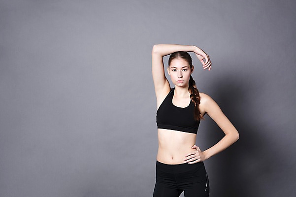 포토 JPG 스튜디오촬영 서양인 외국인 우먼라이프 응시 여자 허리손 모션 회색배경 실내 한명 사람 상반신 20대 성인 취미 앞모습 운동복 운동 손들기 건강관리 체코 성인여자한명만 국내포토 1 라이프스타일 시선 옷 유럽 뷰포인트 포즈 백그라운드 건강 관리 인종 청년 내부 회색 여자한명만 성인여자만 파일형식