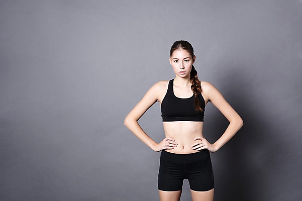 포토 JPG 스튜디오촬영 서양인 외국인 우먼라이프 응시 여자 허리손 모션 회색배경 실내 한명 서기 사람 상반신 20대 성인 취미 앞모습 운동복 운동 건강관리 체코 성인여자한명만 국내포토 1 라이프스타일 시선 옷 유럽 뷰포인트 포즈 백그라운드 건강 관리 인종 청년 내부 회색 여자한명만 성인여자만 파일형식