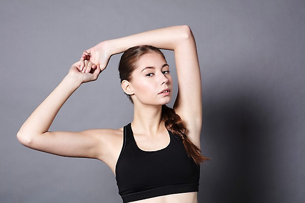 포토 JPG 스튜디오촬영 서양인 외국인 우먼라이프 응시 여자 모션 회색배경 실내 한명 사람 상반신 20대 성인 취미 앞모습 운동복 운동 손들기 건강관리 스트레칭 체코 성인여자한명만 국내포토 1 라이프스타일 시선 옷 유럽 뷰포인트 백그라운드 건강 관리 인종 청년 내부 회색 여자한명만 성인여자만 파일형식