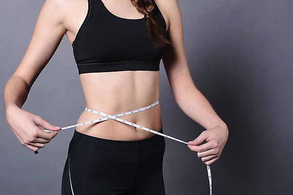 포토 JPG 스튜디오촬영 서양인 외국인 우먼라이프 여자 다이어트 모션 회색배경 실내 줄자 한명 사람 상반신 20대 성인 취미 앞모습 운동복 운동 건강관리 둘레 허리 측정 치수 체코 허리둘레 성인여자한명만 국내포토 1 라이프스타일 옷 유럽 뷰포인트 백그라운드 자 건강 관리 인종 청년 내부 신체부위 회색 여자한명만 성인여자만 파일형식