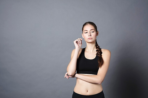 포토 JPG 스튜디오촬영 서양인 외국인 우먼라이프 응시 여자 생각 모션 회색배경 실내 한명 사람 상반신 20대 성인 취미 앞모습 운동복 운동 건강관리 체코 성인여자한명만 국내포토 1 라이프스타일 시선 옷 유럽 뷰포인트 백그라운드 건강 관리 인종 청년 내부 회색 여자한명만 성인여자만 파일형식