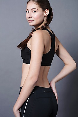 포토 JPG 스튜디오촬영 서양인 외국인 우먼라이프 응시 여자 허리손 모션 회색배경 실내 한명 서기 미소 사람 상반신 20대 성인 취미 옆모습 운동복 운동 건강관리 체코 성인여자한명만 국내포토 1 라이프스타일 시선 옷 유럽 뷰포인트 포즈 백그라운드 표정 건강 관리 인종 청년 내부 회색 여자한명만 성인여자만 파일형식