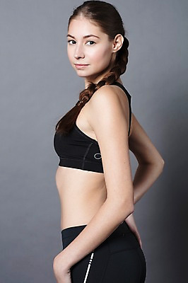 포토 JPG 스튜디오촬영 서양인 외국인 우먼라이프 응시 여자 허리손 모션 회색배경 실내 한명 서기 사람 상반신 20대 성인 취미 옆모습 운동복 운동 건강관리 체코 성인여자한명만 국내포토 1 라이프스타일 시선 옷 유럽 뷰포인트 포즈 백그라운드 건강 관리 인종 청년 내부 회색 여자한명만 성인여자만 파일형식