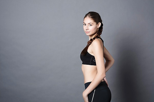 포토 JPG 스튜디오촬영 서양인 외국인 우먼라이프 응시 여자 허리손 모션 회색배경 실내 한명 서기 사람 상반신 20대 성인 취미 옆모습 운동복 운동 건강관리 체코 성인여자한명만 국내포토 1 라이프스타일 시선 옷 유럽 뷰포인트 포즈 백그라운드 건강 관리 인종 청년 내부 회색 여자한명만 성인여자만 파일형식