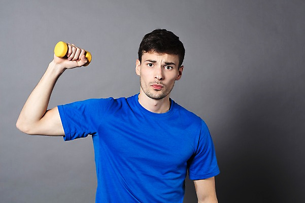 포토 JPG 스튜디오촬영 서양인 외국인 응시 남자 맨라이프 모션 회색배경 실내 한명 들기 사람 상반신 20대 성인 취미 앞모습 운동복 운동 손들기 건강관리 아령 체코 성인남자한명만 국내포토 1 라이프스타일 시선 옷 유럽 뷰포인트 백그라운드 건강 관리 인종 청년 내부 회색 남자한명만 성인남자만 파일형식