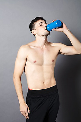 포토 JPG 스튜디오촬영 서양인 외국인 남자 맨라이프 모션 회색배경 근육 실내 한명 들기 사람 상반신 20대 성인 취미 앞모습 운동복 운동 건강관리 물통 체코 물마시기 성인남자한명만 국내포토 1 라이프스타일 옷 유럽 뷰포인트 백그라운드 건강 관리 인종 청년 내부 회색 마시기 남자한명만 성인남자만 파일형식