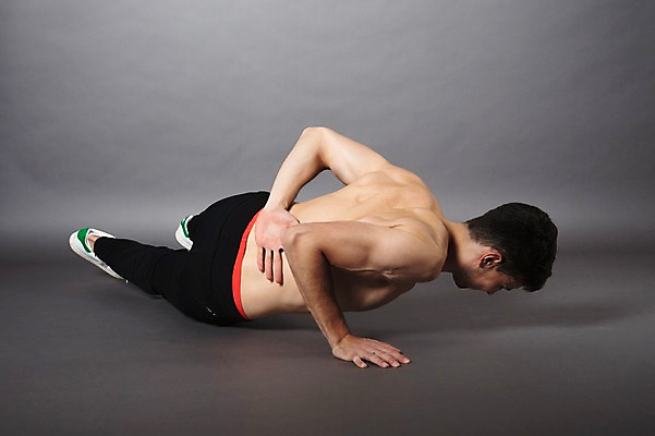 포토 JPG 스튜디오촬영 전신 서양인 외국인 남자 맨라이프 허리손 모션 회색배경 근육 실내 한명 사람 20대 성인 취미 옆모습 운동복 운동 건강관리 팔굽혀펴기 집중 체코 성인남자한명만 맨몸운동 국내포토 1 라이프스타일 옷 유럽 뷰포인트 포즈 백그라운드 컨셉 건강 관리 인종 청년 내부 회색 남자한명만 성인남자만 파일형식